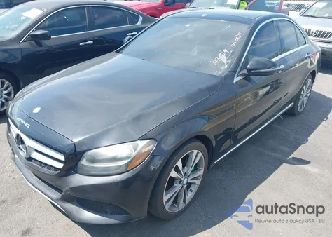2016 Mercedes-Benz C 300 Luxury/Sport z USA, uszkodzony, nr VIN WDDWF4JB0GR143624